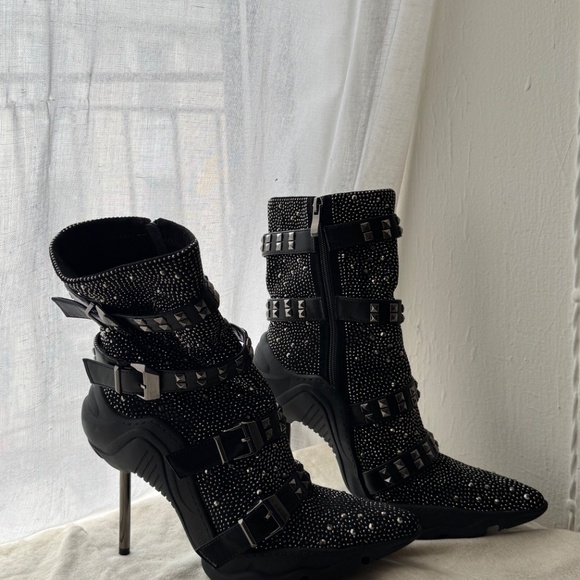 Azalea Wang Black Sneaker Boots - Picture 2 of 5
